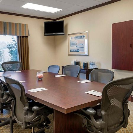 Hampton Inn Гринфилд Экстерьер фото