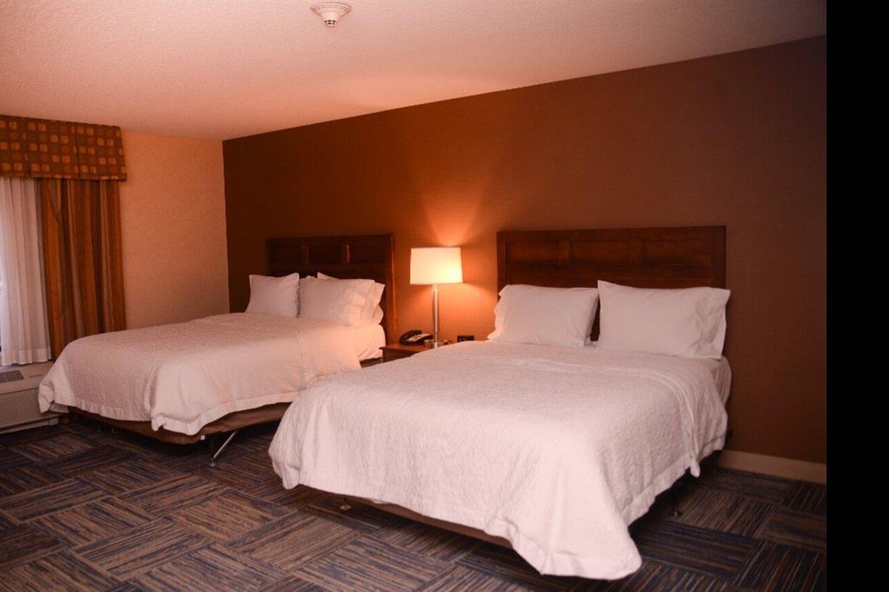 Hampton Inn Гринфилд Экстерьер фото