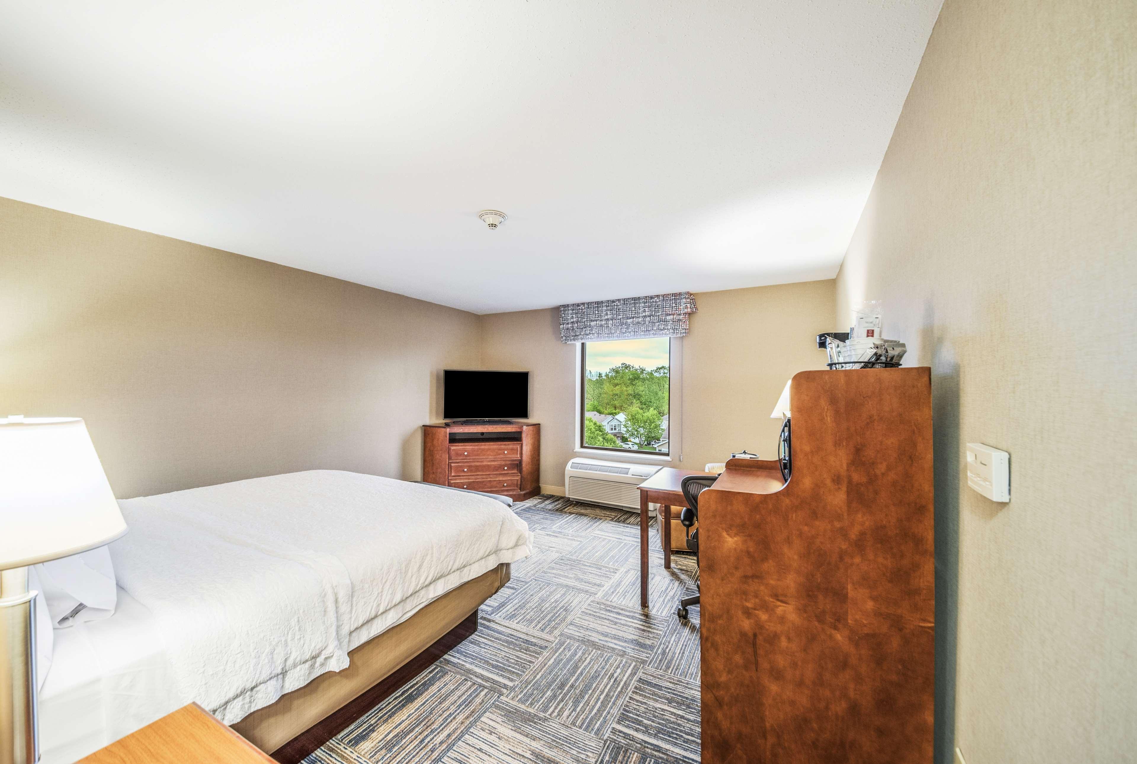 Hampton Inn Гринфилд Экстерьер фото