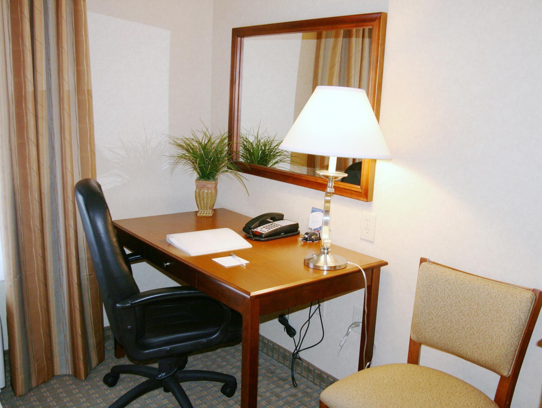 Hampton Inn Гринфилд Экстерьер фото