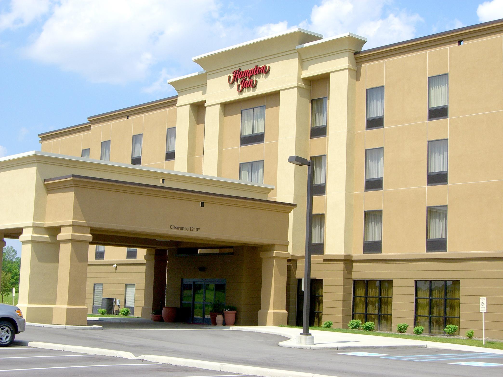 Hampton Inn Гринфилд Экстерьер фото