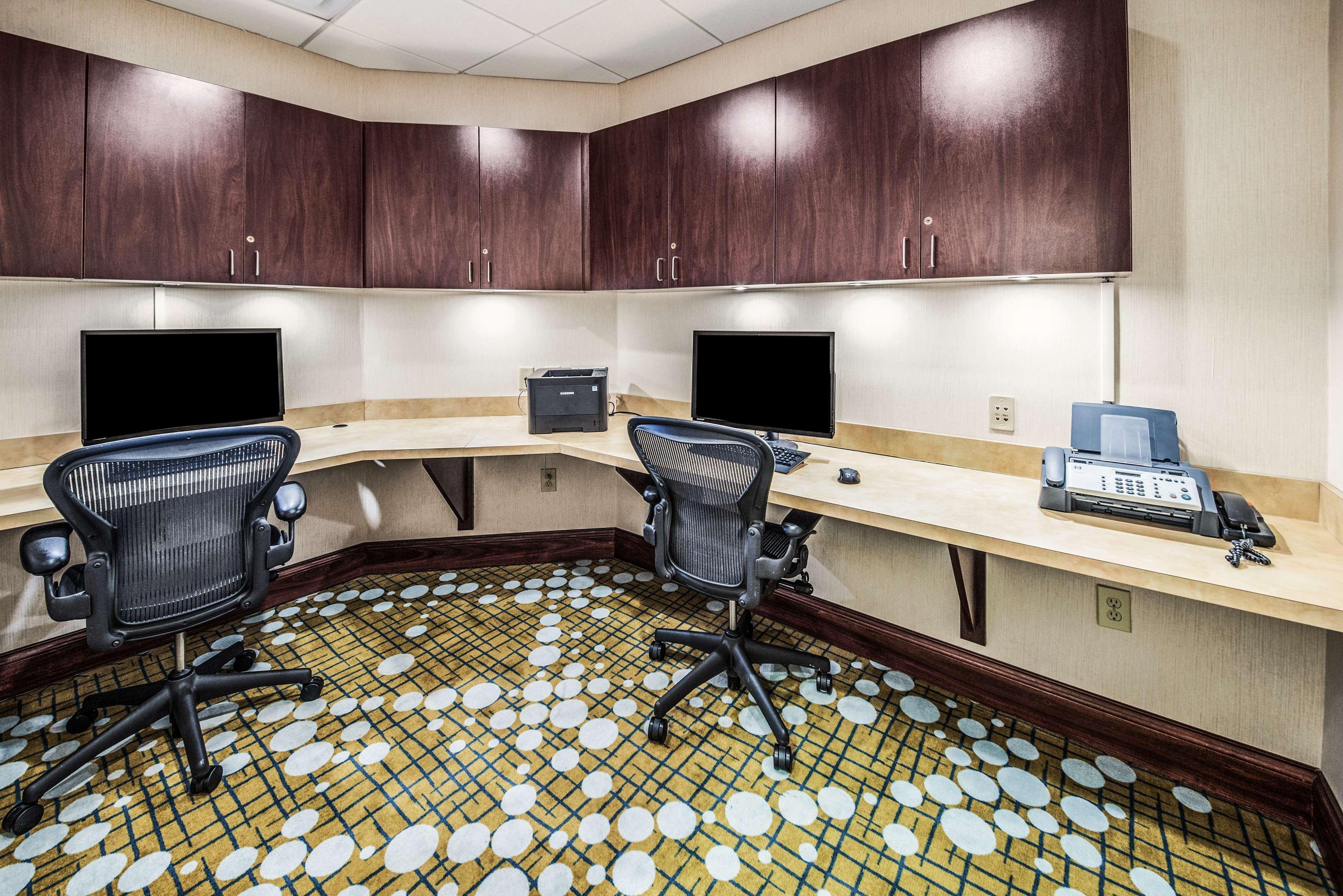 Hampton Inn Гринфилд Экстерьер фото