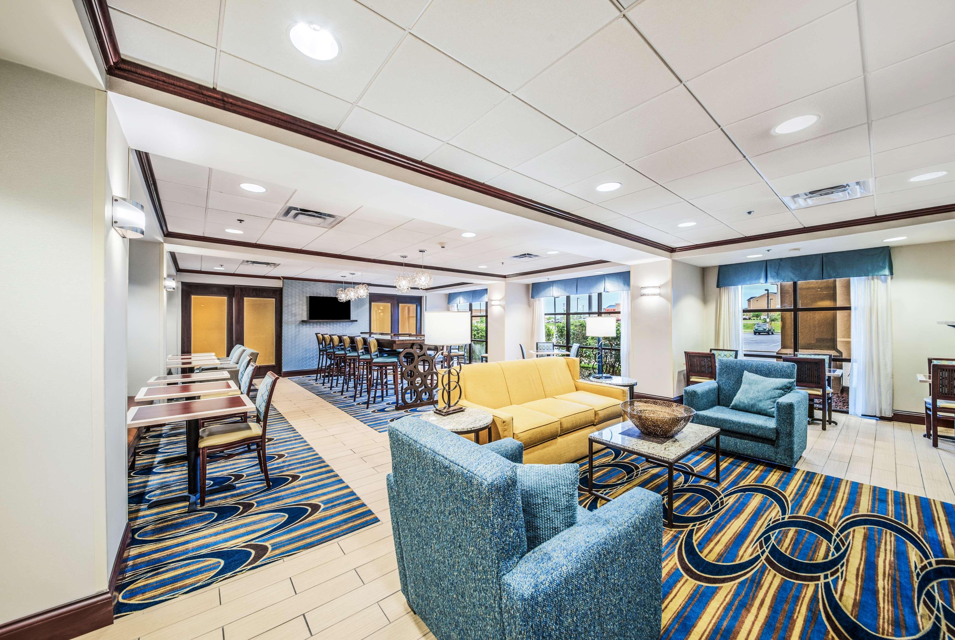 Hampton Inn Гринфилд Экстерьер фото
