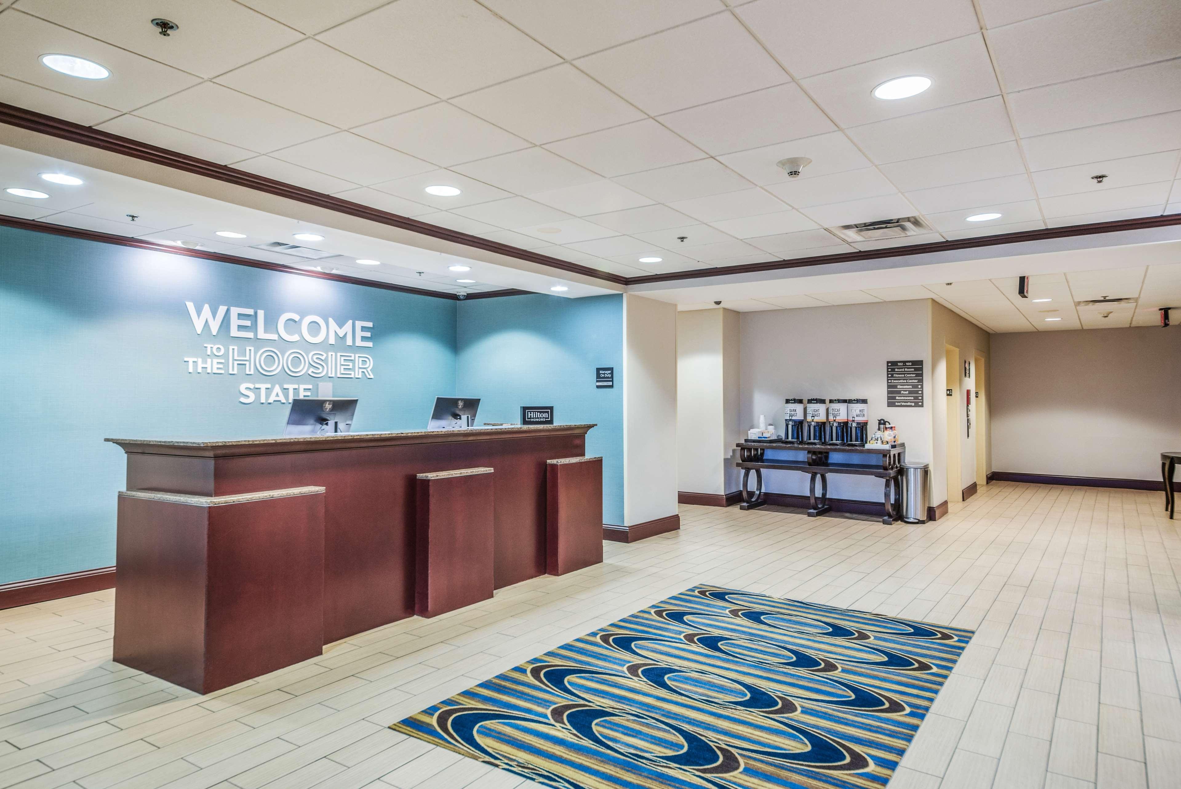Hampton Inn Гринфилд Экстерьер фото