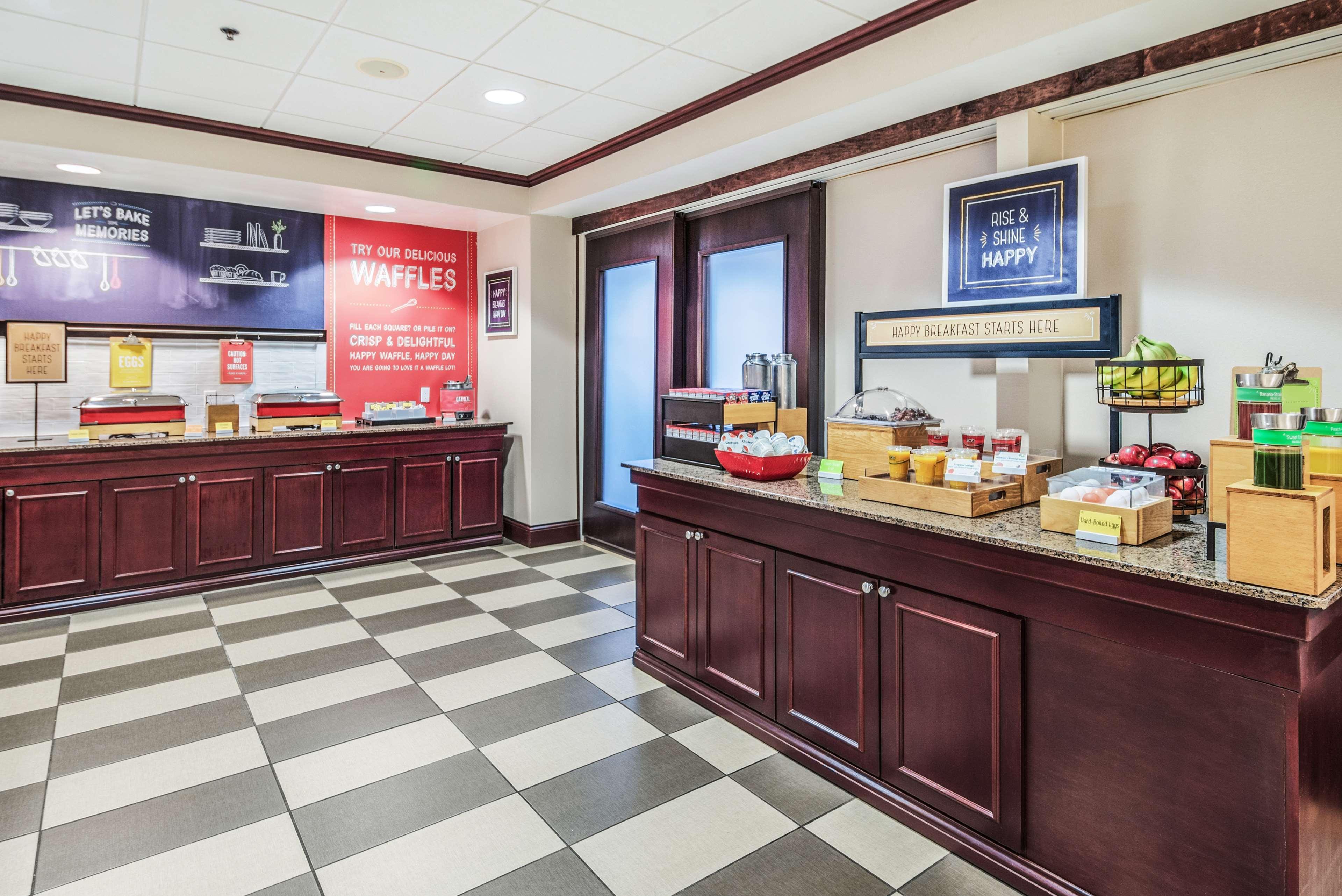 Hampton Inn Гринфилд Экстерьер фото