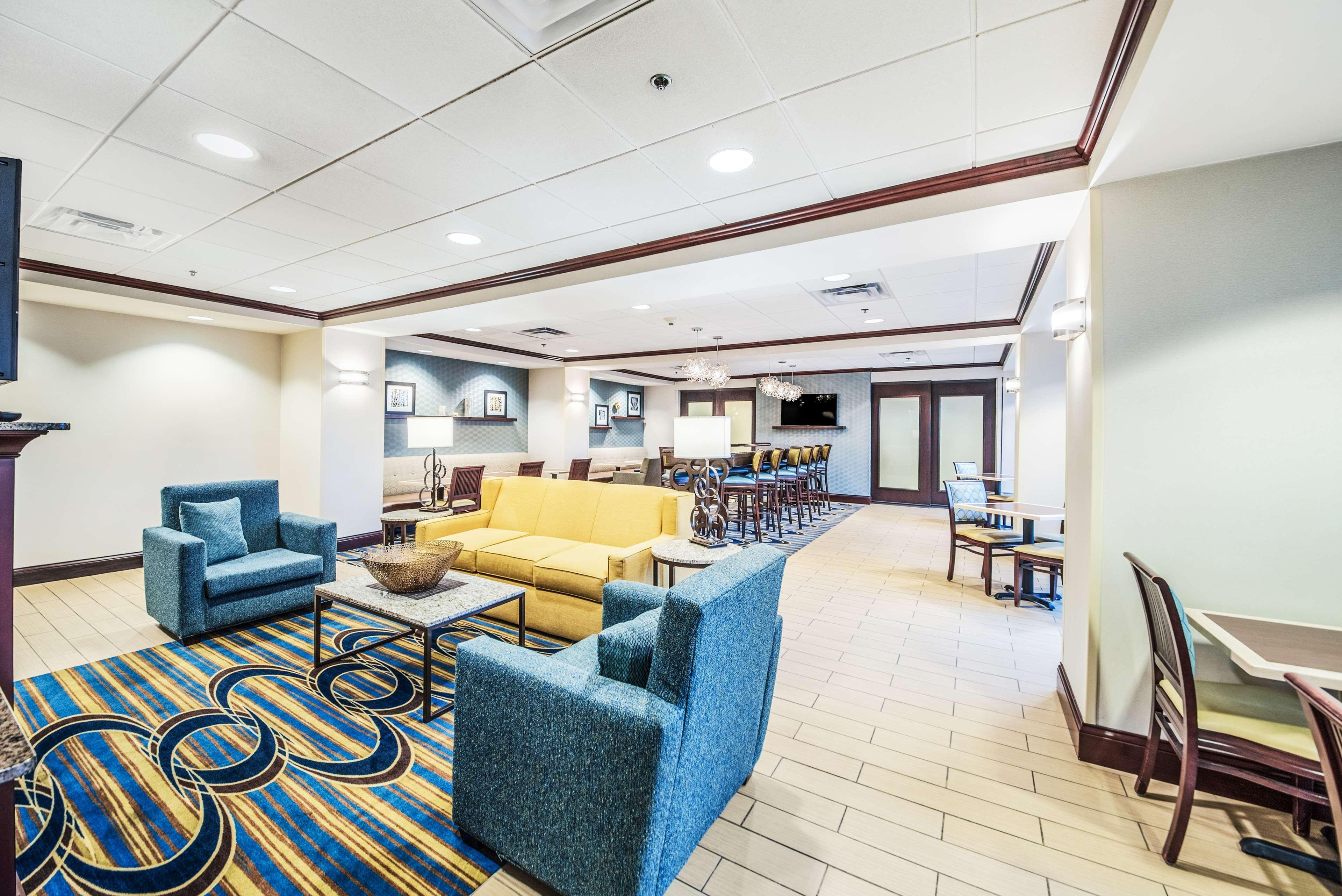Hampton Inn Гринфилд Экстерьер фото