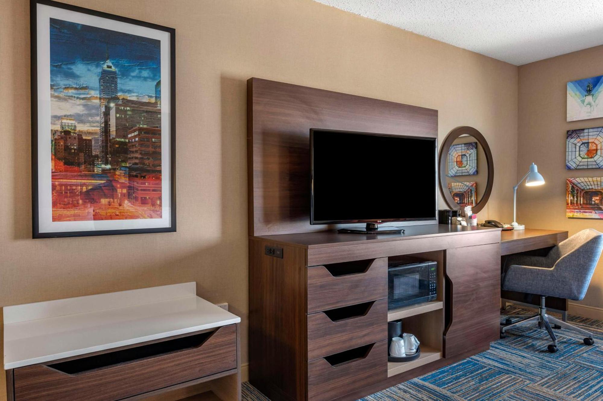 Hampton Inn Гринфилд Экстерьер фото