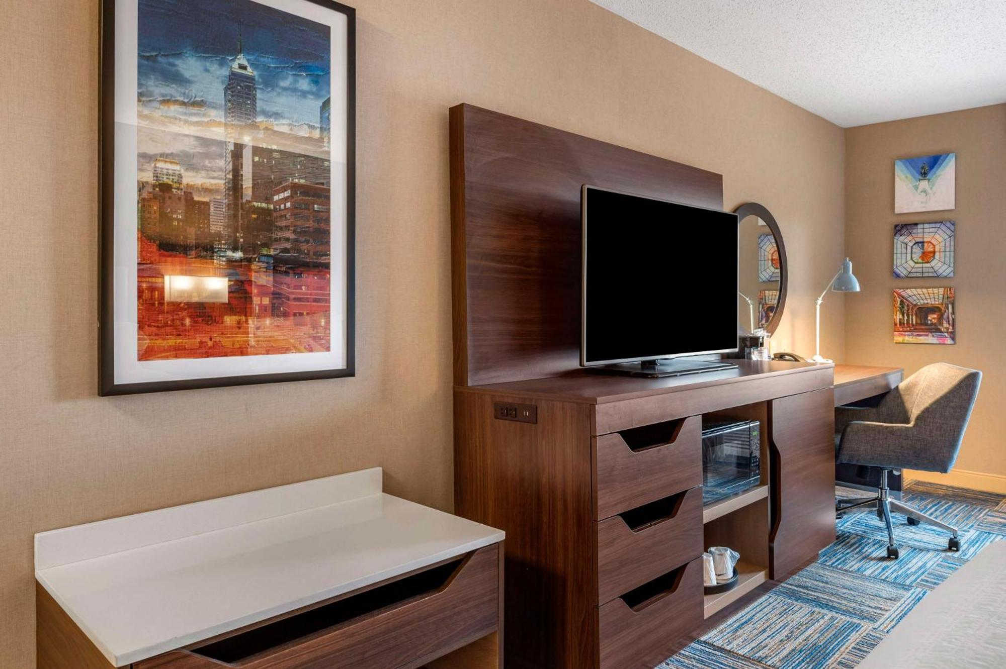 Hampton Inn Гринфилд Экстерьер фото