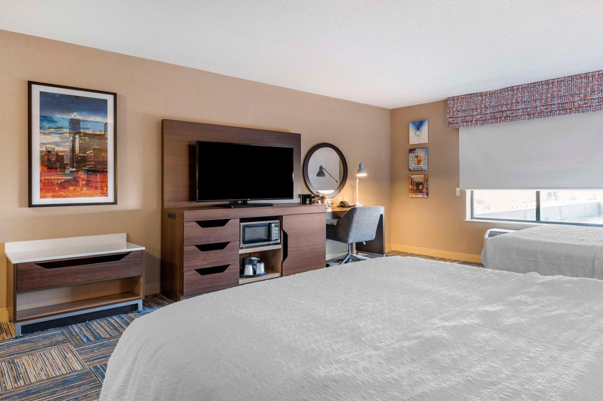Hampton Inn Гринфилд Экстерьер фото