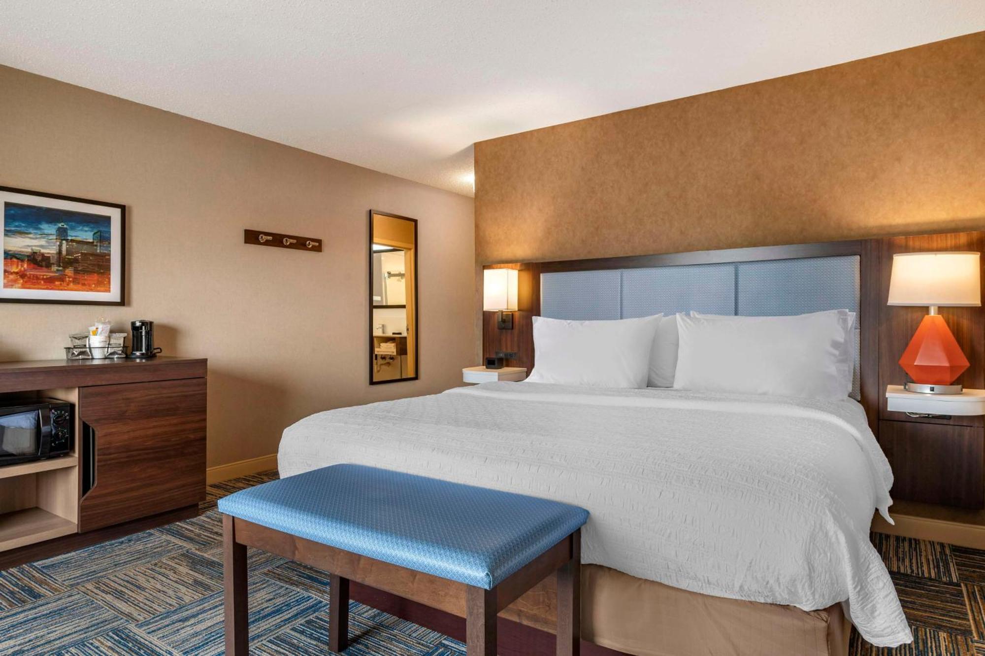Hampton Inn Гринфилд Экстерьер фото
