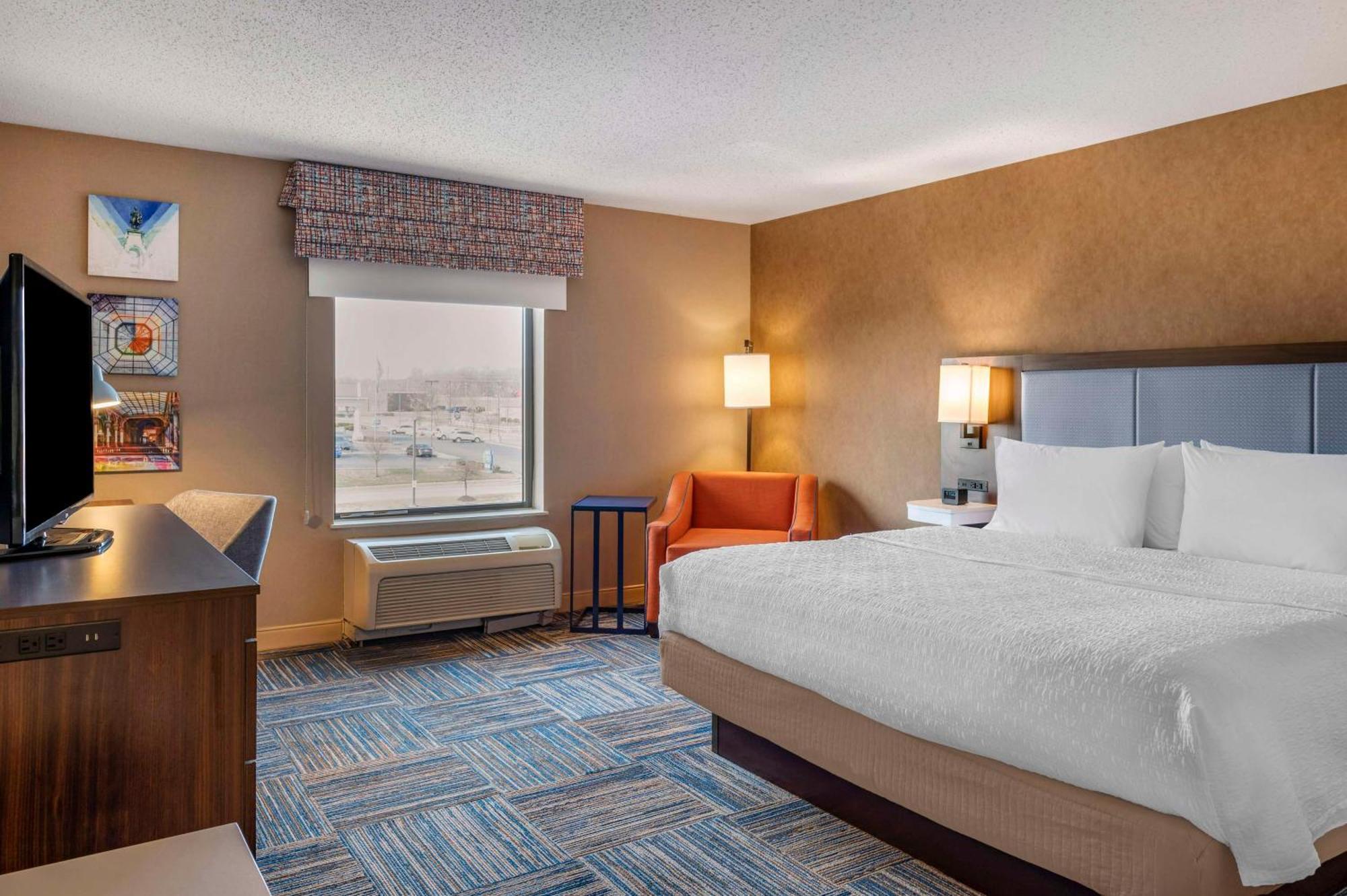 Hampton Inn Гринфилд Экстерьер фото