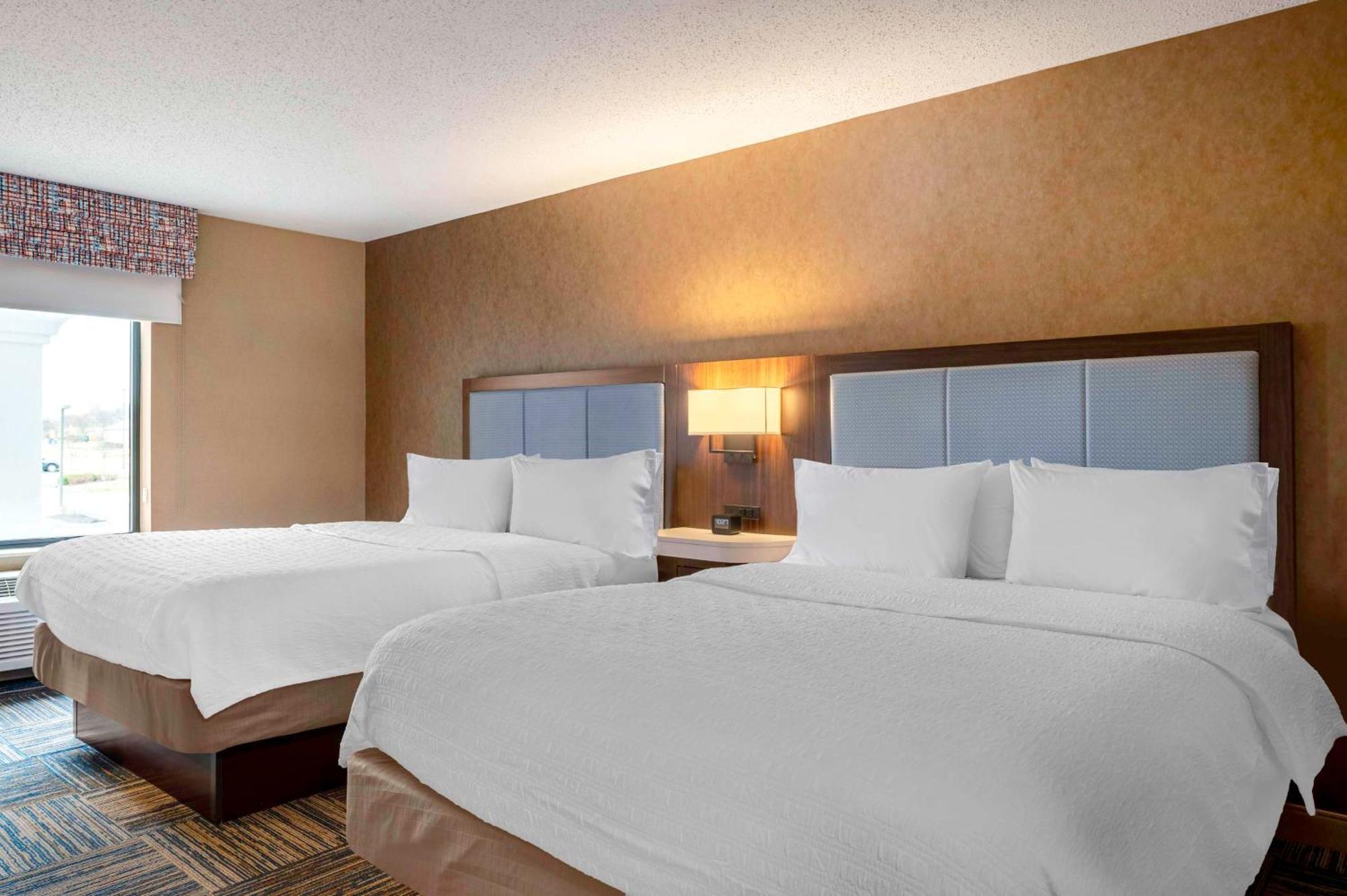 Hampton Inn Гринфилд Экстерьер фото