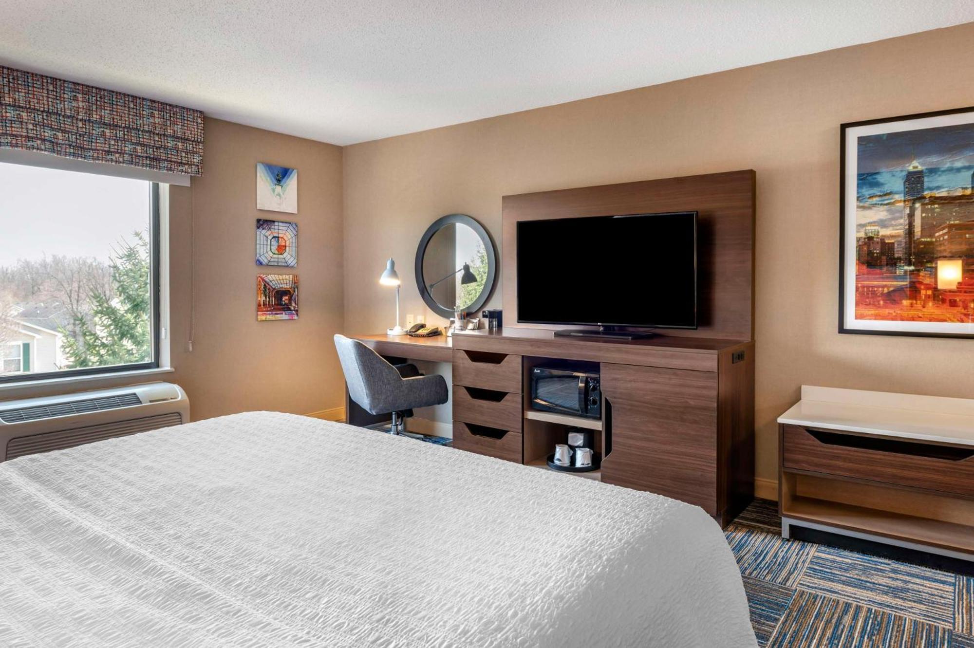 Hampton Inn Гринфилд Экстерьер фото