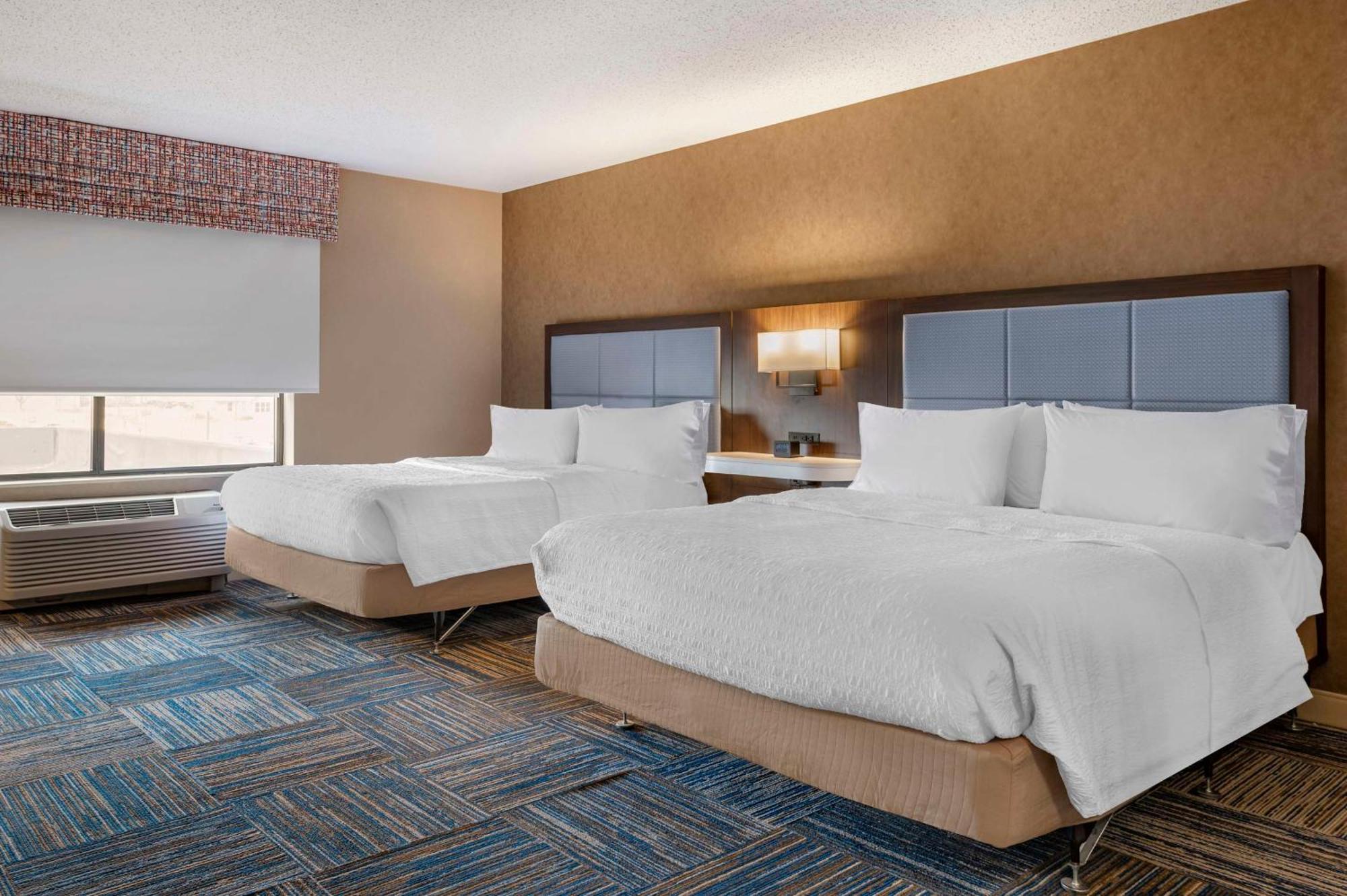 Hampton Inn Гринфилд Экстерьер фото