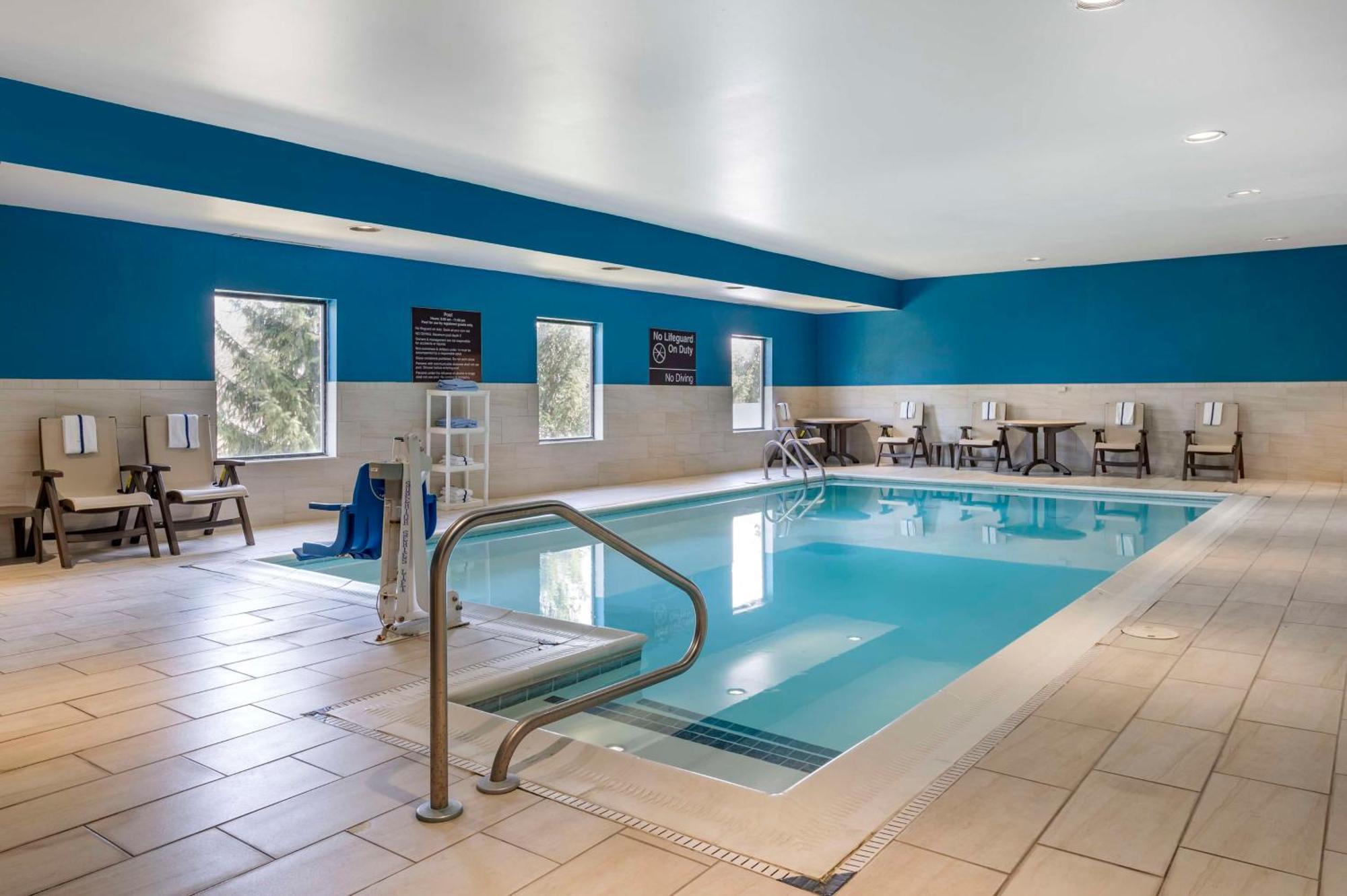 Hampton Inn Гринфилд Экстерьер фото