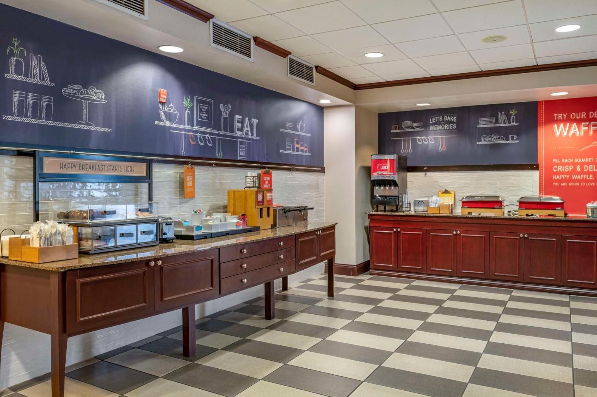 Hampton Inn Гринфилд Экстерьер фото