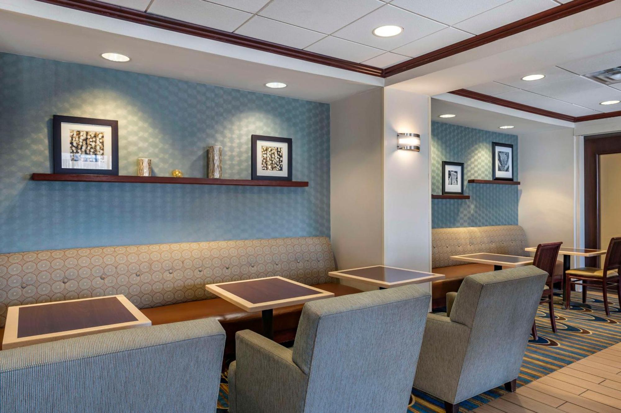 Hampton Inn Гринфилд Экстерьер фото