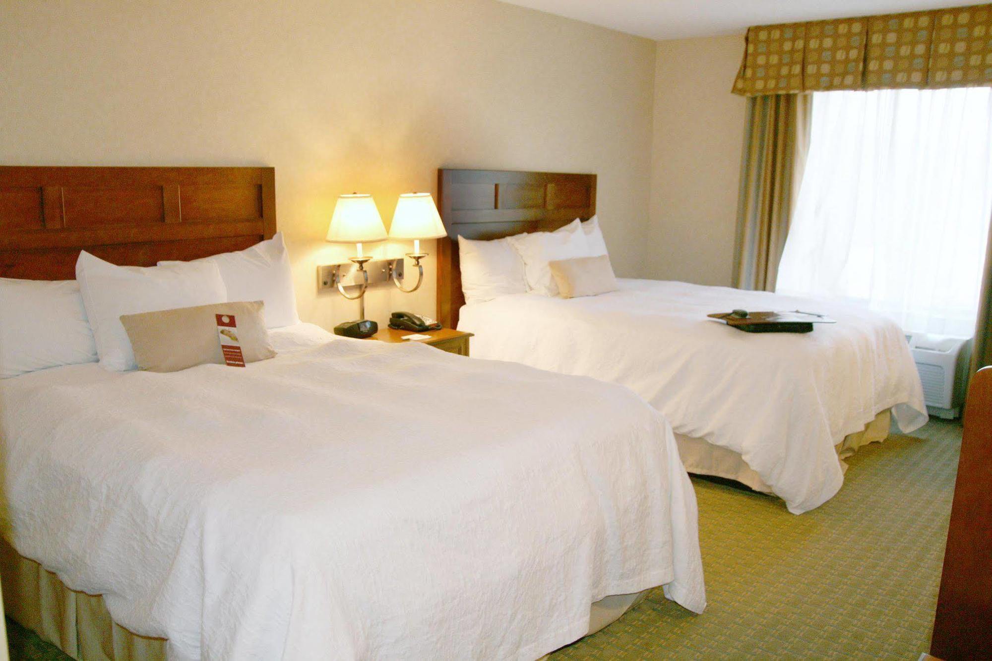 Hampton Inn Гринфилд Номер фото