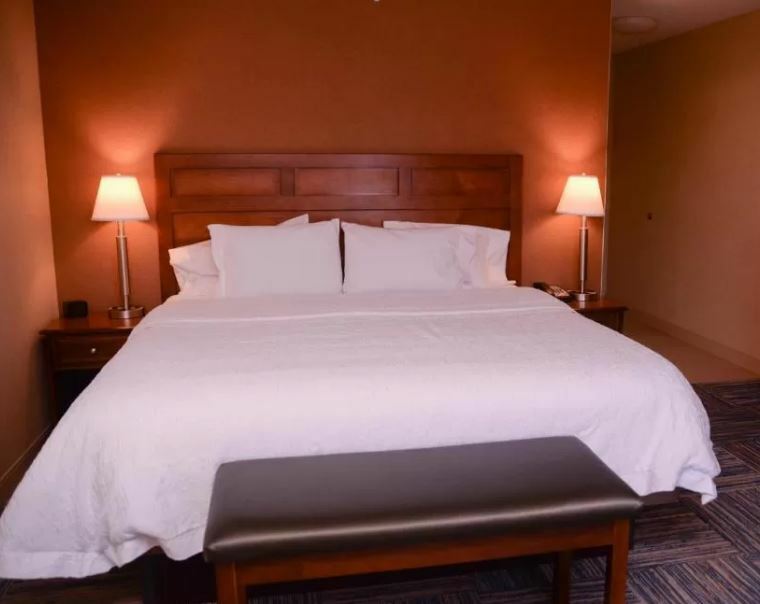 Hampton Inn Гринфилд Экстерьер фото